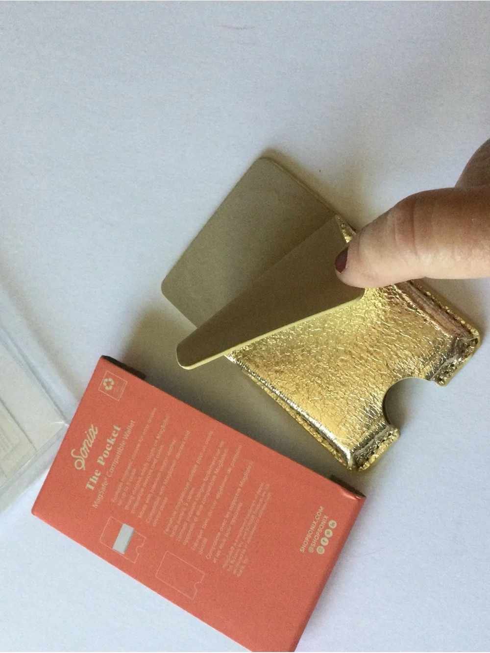 SONIX FAUX LEATHER MAGNETIC SMARTPHONE CARD CASE GOLD NWT